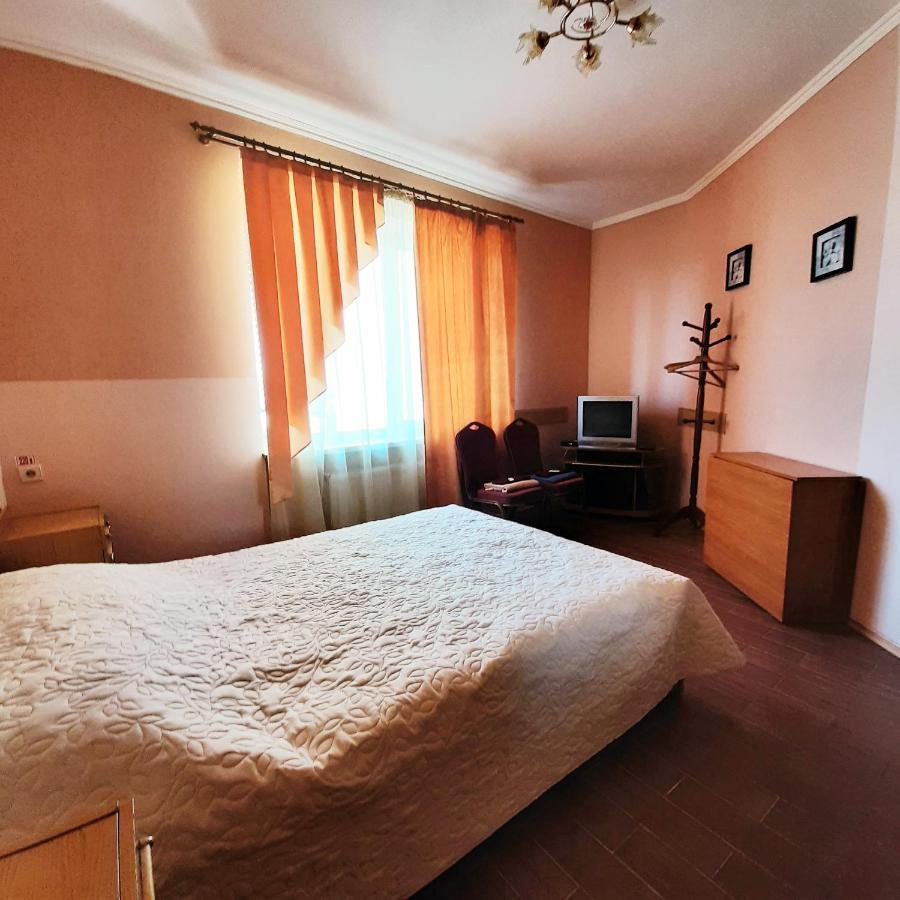 Seven Stars Motel Sumy Exterior photo